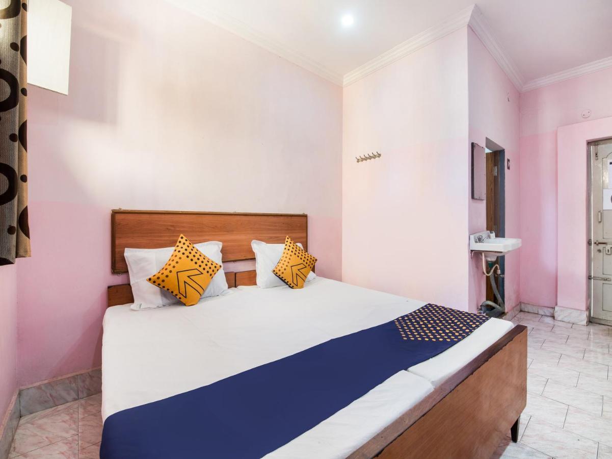Spot On 75742 Sri Devi Lodge Kakinada Exterior photo